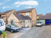 4 Bedrooms Detached house for sale in Willow Drive,...