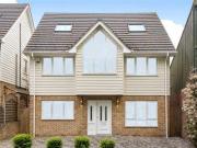4 Bedrooms Detached house for sale in Willow Walk,...