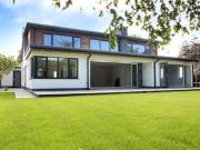 4 Bedrooms Detached house for sale in Willowhayne, East...
