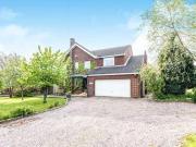 4 Bedrooms Detached house for sale in Wood Lane Sudbury...