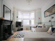4 Bedrooms End terrace house for rent in Clive Road,...