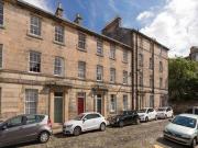 4 Bedrooms Flat for rent in Cheyne Street, Stockbridge,...