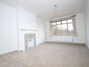 4 Bedrooms Flat for rent in Foxgrove Road, Beckenham BR3