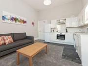 4 Bedrooms Flat for rent in Great Western Road,...