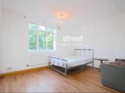 4 Bedrooms Flat for rent in Harrington Square, Camden...