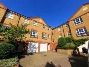 4 Bedrooms Flat for rent in Malthouse Drive, Chiswick W4