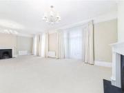 4 Bedrooms Flat for rent in St Georges Court, Gloucester...