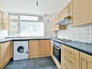 4 Bedrooms Flat for rent in Students Whitebeam Close,...