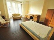 4 Bedrooms for rent in Holly Bank, Headingley, Leeds LS6