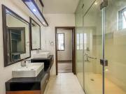4 Bedrooms House and Lot for Sale in Mahogany Place,...