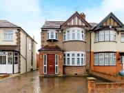 4 Bedrooms House for Rent in Irvine Avenue | Foxtons