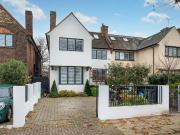 4 Bedrooms House semi detached for Rent in Staverton...