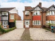 4 Bedrooms House semi detached for Rent in West Barnes...