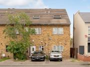 4 Bedrooms House terraced for Rent in Lyveden Road | Foxtons