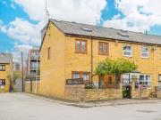 4 Bedrooms House terraced for Rent in Woodseer Street,...