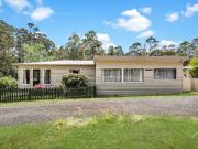 4 bedrooms, lots of bush, wildlife and more