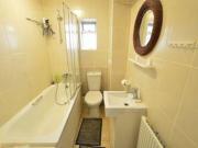 4 Bedrooms Maisonette for sale in Hatton Avenue, Slough,...