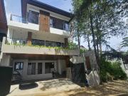 4 Bedrooms Modern Luxury House with 3 Car Garage for...