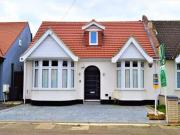 4 Bedrooms Semi detached bungalow for rent in Forterie...