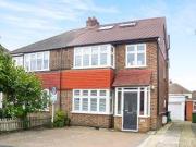 4 Bedrooms Semi detached house for rent in Braycourt...