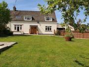 4 Bedrooms Semi detached house for rent in Cove House...