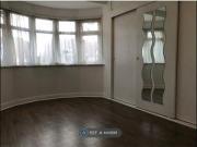 4 Bedrooms Semi detached house for rent in Cranmer...