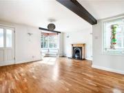 4 Bedrooms Semi detached house for rent in Field End...