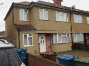 4 Bedrooms Semi detached house for rent in Field End...