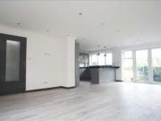 4 Bedrooms Semi detached house for rent in Glen View,...