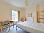 4 Bedrooms Semi detached house for rent in High Street,...