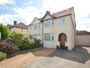 4 Bedrooms Semi detached house for rent in King George...