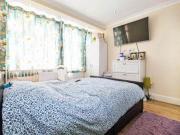 4 Bedrooms Semi detached house for rent in Landseer...