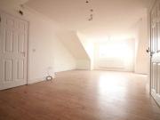 4 Bedrooms Semi detached house for rent in Langley Road,...