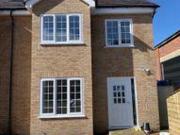 4 Bedrooms Semi detached house for rent in Langley Road,...