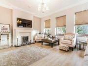 4 Bedrooms Semi detached house for rent in Lynton Lane,...