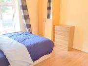 4 Bedrooms Semi detached house for rent in Manor Road,...