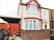 4 Bedrooms Semi detached house for rent in Portland...