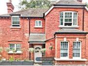 4 Bedrooms Semi detached house for rent in Station...