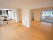 4 Bedrooms Semi detached house for rent in The Greenway,...