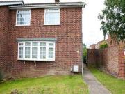 4 Bedrooms Semi detached house for rent in Thorpe Walk,...