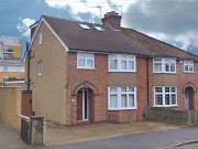 4 Bedrooms Semi detached house for rent in Whippendell...