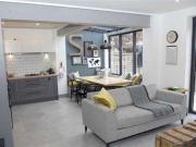 4 Bedrooms Semi detached house for sale in Beaver Road,...