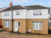 4 Bedrooms Semi detached house for sale in Broadway,...