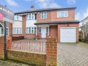 4 Bedrooms Semi detached house for sale in Broke Farm...