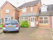 4 Bedrooms Semi detached house for sale in Chard Drive,...