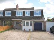 4 Bedrooms Semi detached house for sale in Magpie Close,...
