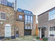 4 Bedrooms Semi detached house for sale in The Butts,...