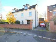 4 Bedrooms Semi detached house for sale in Uptons...