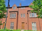 4 Bedrooms Terraced house for rent in Butts Green,...