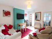 4 Bedrooms Terraced house for rent in Castle Avenue,...